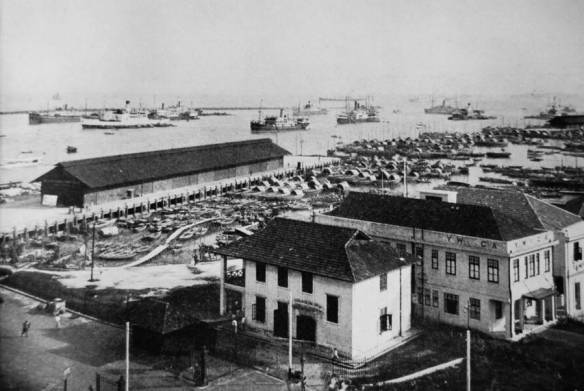 Telok Ayer Market way back in the day. It's now two kilometres inland thanks to aggressive land reclamation.